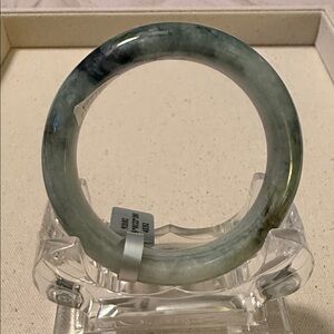 Elegant Jade Bangle Bracelet
